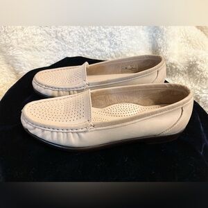 SAS Slip On Tan Cream Leather Tripad Comfort Loafer Sz 6.5